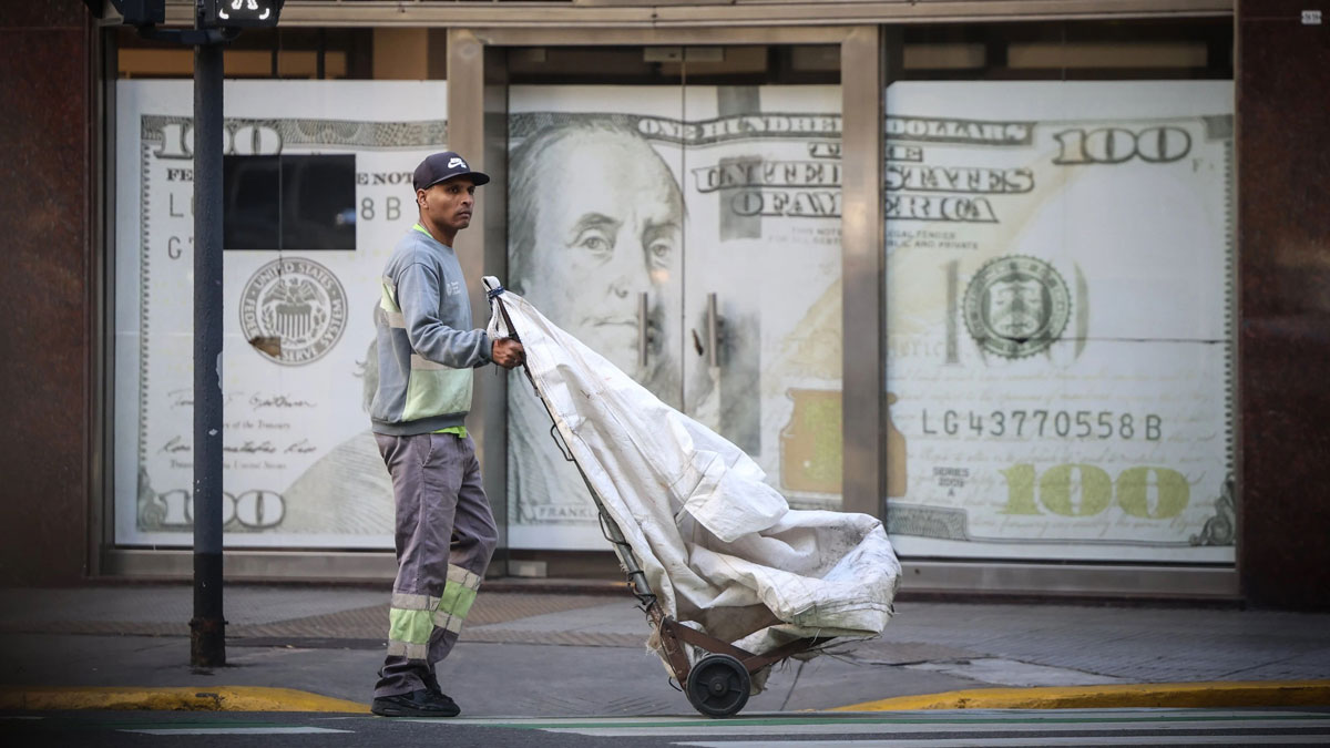 Mulder De Dollarization